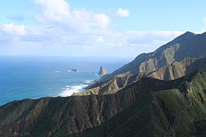 Wandergebiet - Anaga Gebirge im Nordosten Teneriffas... Blick auf die Küste 
