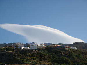 Blick auf Armenime vor blauem Himmel auf Teneriffa