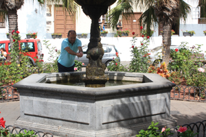 Brunnen auf einem Platz in der Stadt Garachico auf Teneriffa