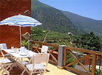 Wunderschöner Blick in die grüne Landschaft von Los Realejos auf der Nordwestseite Teneriffas