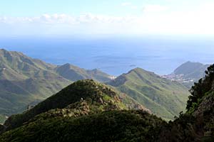 Wandern auf Teneriffa - Blick auf die Küste bei einer Wanderung