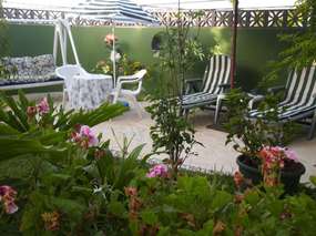 Apt mit paradies. Garten (Malkurs)