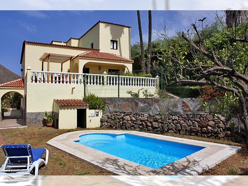 Freistehendes Ferienhaus (8 Pers.) mit Privatpool, Garten & Internet in ...