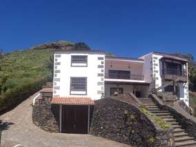 Stilvolles, familiär geführtes Landhotel mit Kaminzimmer & temp. Pool in Wanderlage