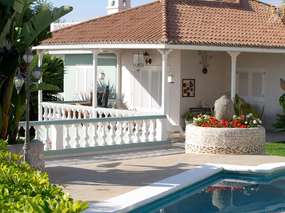 9 Pers. Ferienhaus mit Pool