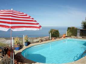 Günstiges Häuschen:Terrasse & Pool