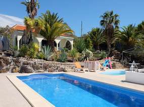 Haus mit klimat. Pool & Meerblick