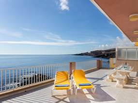 Haus mit beheizbaren Pool am Meer