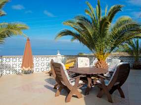 Haus mit Pool & Meerblick