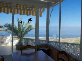 Haus mit Pool & Meerblick
