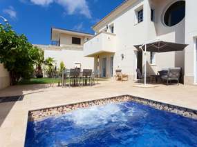 5 SZ-Villa mit beheizbaren Pool