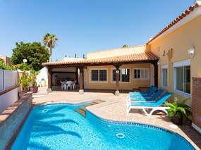 Villa mit Pool beheizbar + Meernah