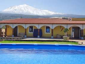 Fincahaus mit Garten und Pool
