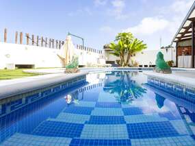 Uriges Haus mit Pool, Garten, Grill