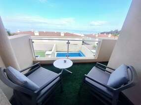 Haus mit Pool, Terrassen & Grill