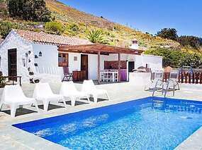 Uriges Haus mit Pool - Wandergebiet