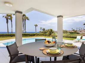 Meerblick-Haus mit Pool am Meer