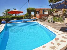 Finca mit 6 Häusern (Pool, Sauna...