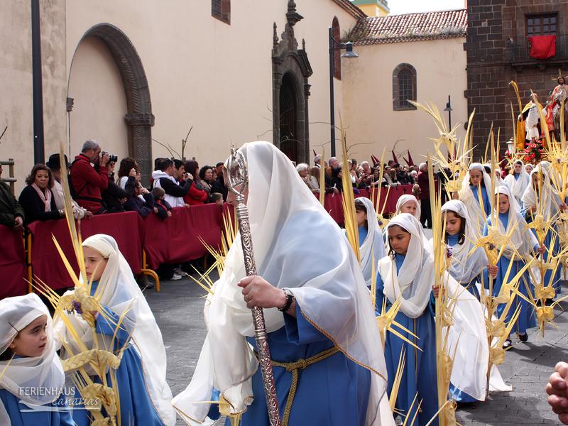 Blick auf die Osterprozession in La Laguna Blick auf die Osterprozession in La Laguna