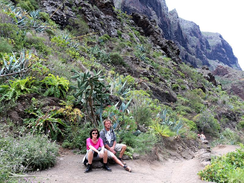 Blick auf 2 Wanderer in der Mascaschlucht
