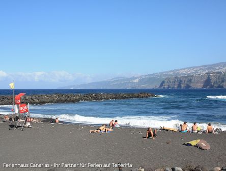 Blick auf den Strand Playa Martianez in Puerto