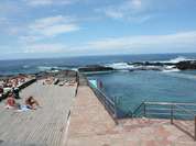 Blick auf die Meerwasser-Schwimmbecken Mesa del Mar Blick auf die Meerwasser-Schwimmbecken Mesa del Mar