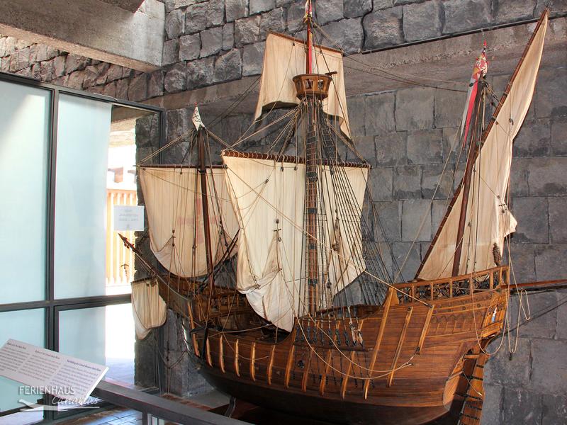 Nachbildung der Kon Tiki in der Pyramide von Güimar Nachbildung der Kon Tiki in der Pyramide von Güimar