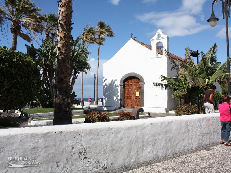 Kleine Kirche an der Promenade von Puerto de la Cruz Kleine Kirche an der Promenade von Puerto de la Cruz