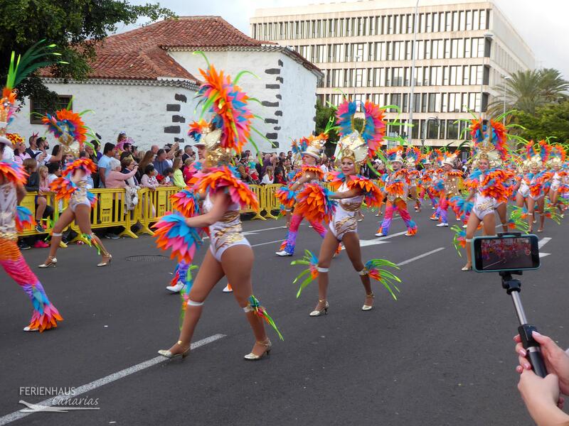 Salsatänzerinnen im Teneriffa Karneval Salsatänzerinnen im Teneriffa Karneval