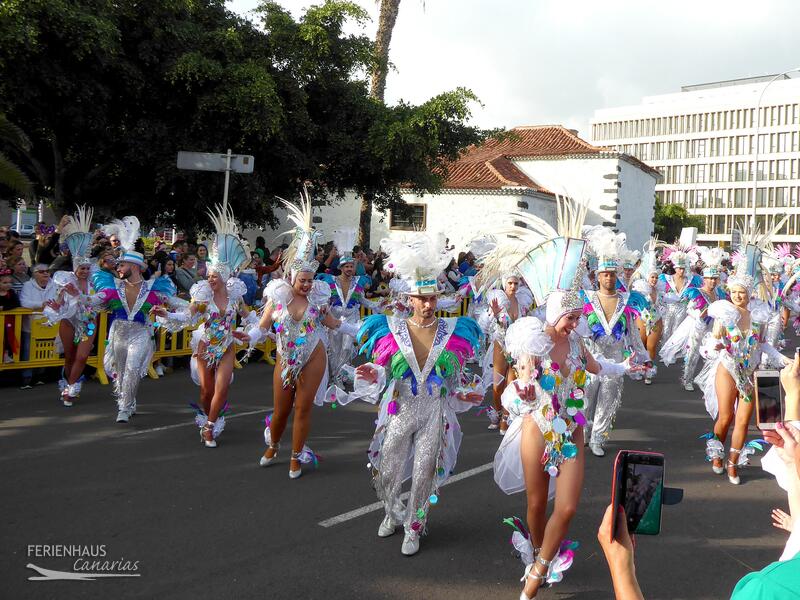 Salsatänzerinnen im Teneriffa Karneval Salsatänzerinnen im Teneriffa Karneval