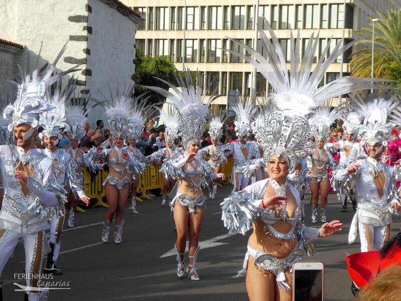 Salsatänzerinnen im Teneriffa Karneval Salsatänzerinnen im Teneriffa Karneval