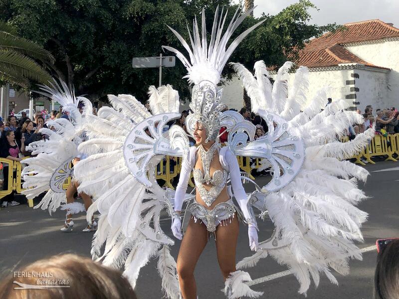 Salsatänzerinnen im Teneriffa Karneval Salsatänzerinnen im Teneriffa Karneval