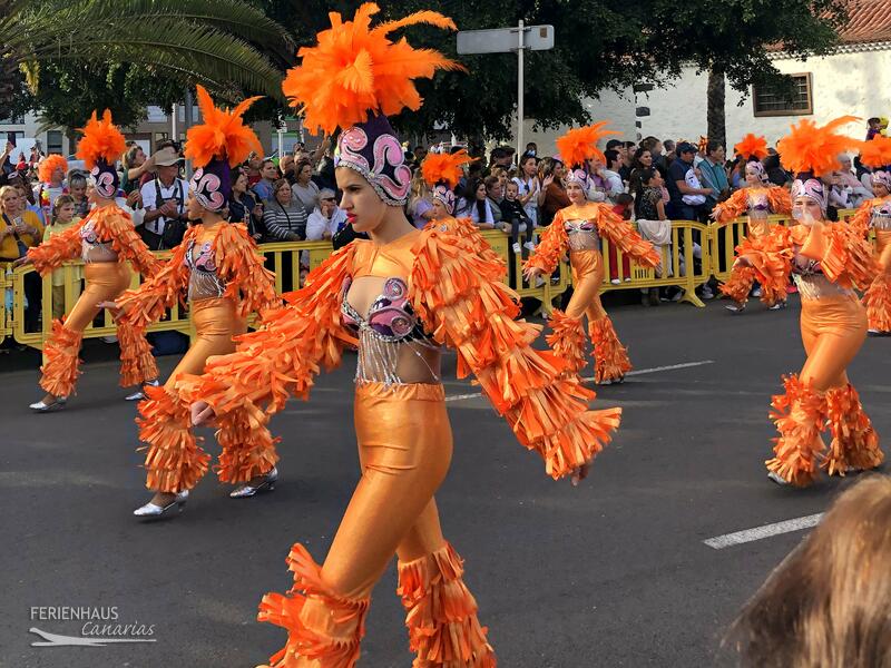 Salsatänzerinnen im Karneval auf Teneriffa Salsatänzerinnen im Karneval auf Teneriffa