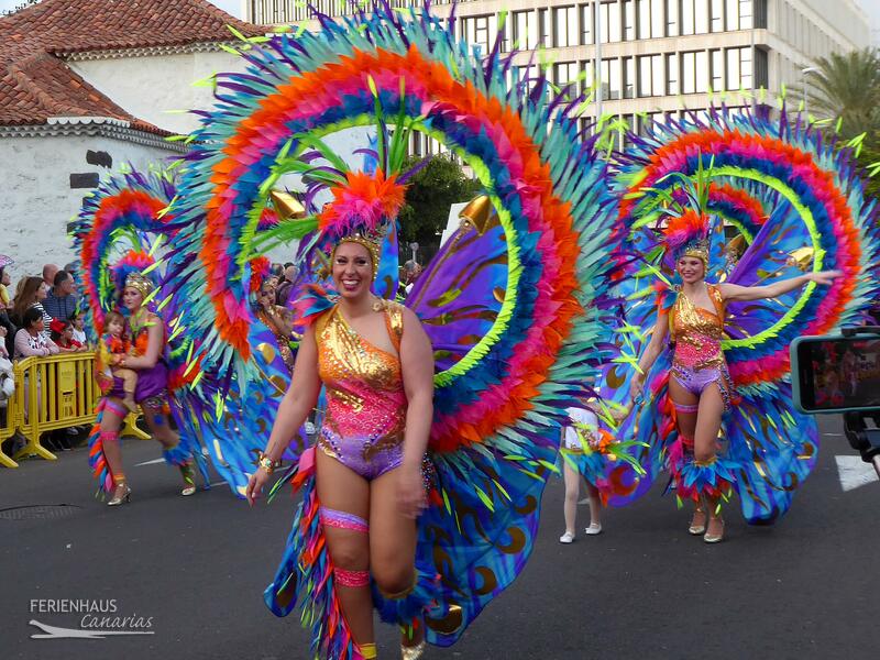 Salsatänzerinnen im Karneval auf Teneriffa Salsatänzerinnen im Karneval auf Teneriffa