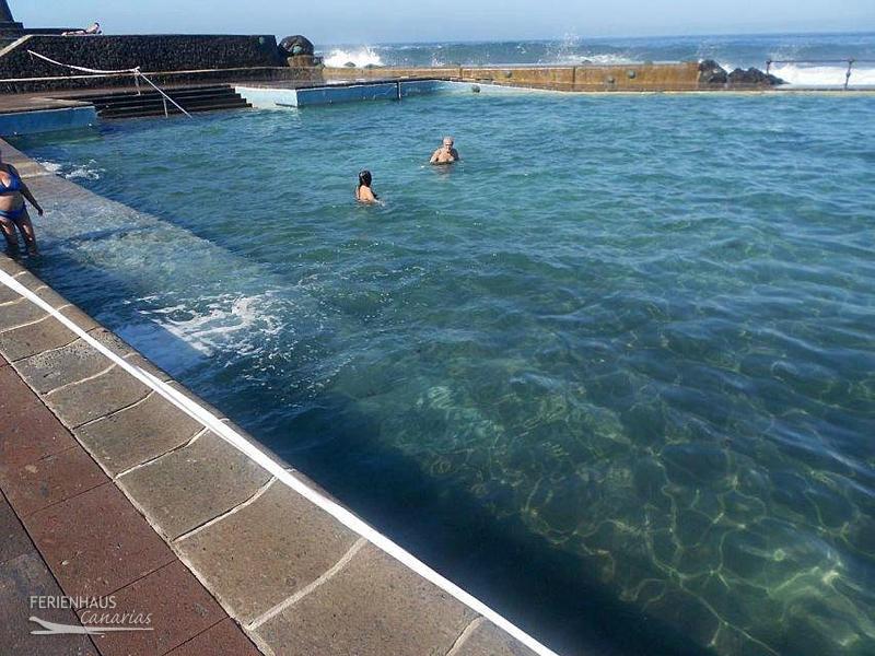 Schwimmen im Meerwasserbecken von Bajamar