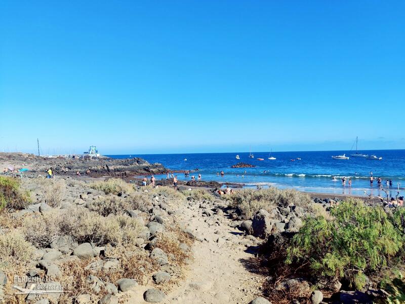 Sandstrandbucht und Wanerweg in Las Galletas