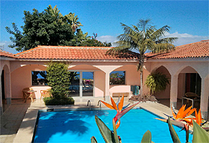 Ferienhaus mit Privatpool an der Küste